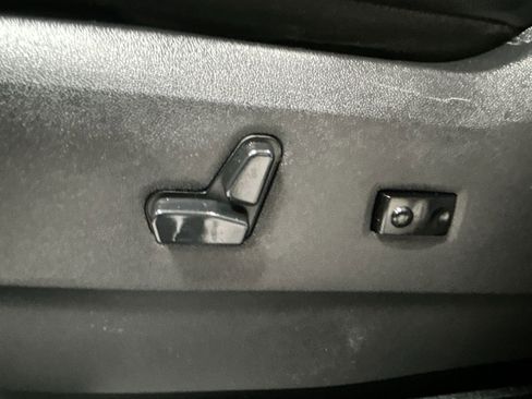 Used 2016 Chrysler Town & Country Touring w/ Driver Convenience Group FWD image 25