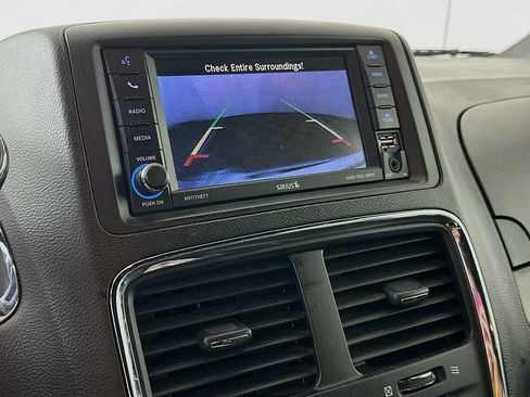 Certified 2019 Dodge Grand Caravan SXT image 18