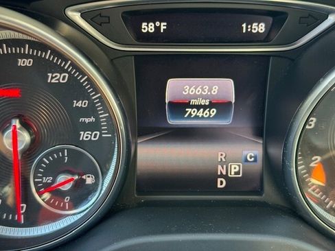 Used 2018 Mercedes-Benz CLA 250 4MATIC image 16