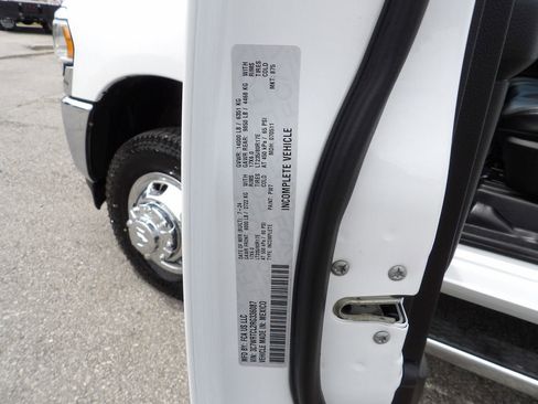 Used 2024 RAM 3500 Tradesman w/ Chrome Appearance Group AWD/4WD image 69
