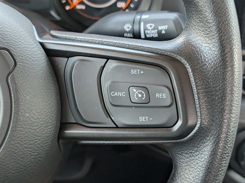 Used 2025 Jeep Wrangler Sport AWD/4WD image 16