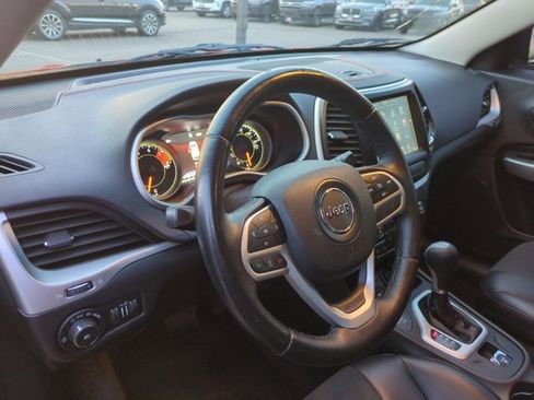 Used 2017 Jeep Cherokee Trailhawk w/ Cold Weather Group image 10