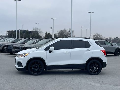 Used 2022 Chevrolet Trax LT w/ Sport Edition image 4