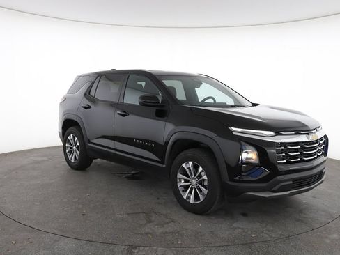 Used 2025 Chevrolet Equinox LT FWD image 2