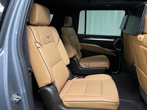 New 2026 Cadillac Escalade ESV Luxury w/ LPO, Radiant Package AWD/4WD image 18