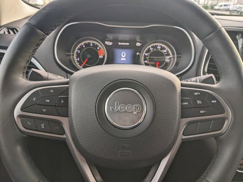 Used 2019 Jeep Cherokee Limited image 23