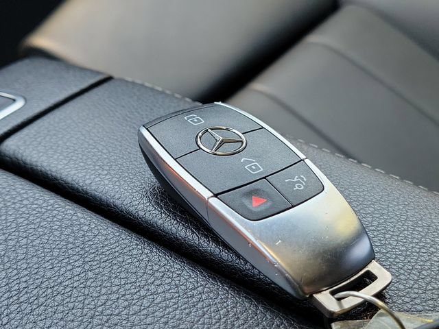 Used 2023 Mercedes-Benz GLB 250 4MATIC w/ Premium Package image 35