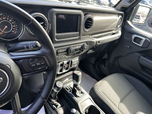 Used 2021 Jeep Gladiator Sport AWD/4WD image 2