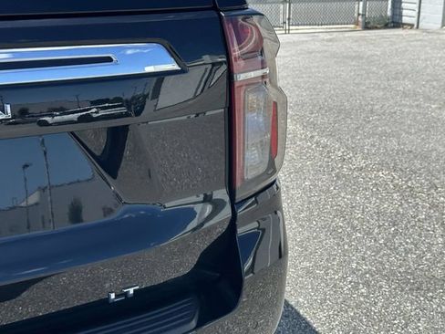Used 2022 Chevrolet Suburban LT AWD/4WD image 30