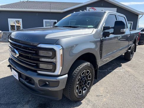 Used 2025 Ford F250 Platinum AWD/4WD image 1