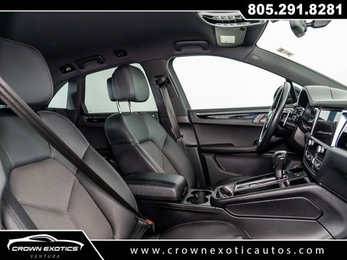 Used 2023 Porsche Macan Turbo image 16