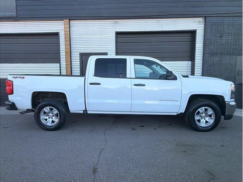 Used 2018 Chevrolet Silverado 1500 W/T w/ Trailering Package AWD/4WD image 10
