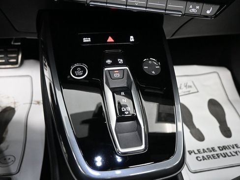 Used 2025 Audi Q4 e-tron Premium Plus w/ Premium Plus image 16