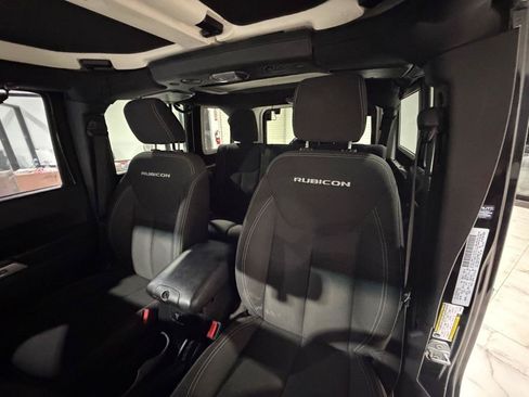 Used 2016 Jeep Wrangler Unlimited Rubicon w/ Connectivity Group AWD/4WD image 17