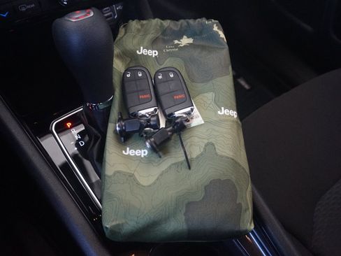 Used 2023 Jeep Compass Sport image 35