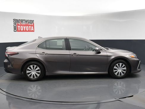 Used 2021 Toyota Camry LE image 5