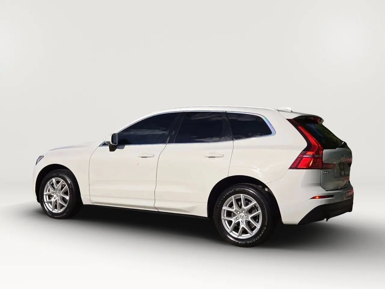Used 2020 Volvo XC60 T5 Momentum AWD/4WD image 3