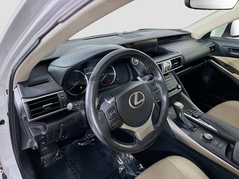 Used 2019 Lexus IS 300 AWD image 4