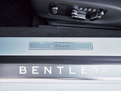 Used 2023 Bentley Continental GT Azure image 32