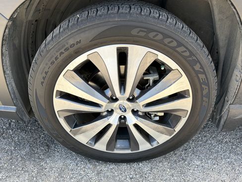 Used 2022 Subaru Ascent Limited w/ Technology Package AWD/4WD image 9