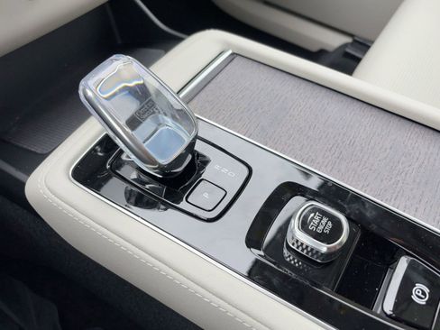 New 2026 Volvo XC90 T8 Ultra w/ Protection Package Premier image 16