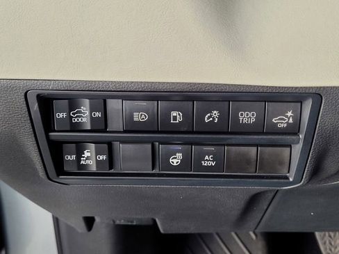 Used 2022 Toyota Tundra Capstone AWD/4WD image 13