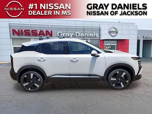 New 2025 Nissan Kicks SR AWD/4WD image 16