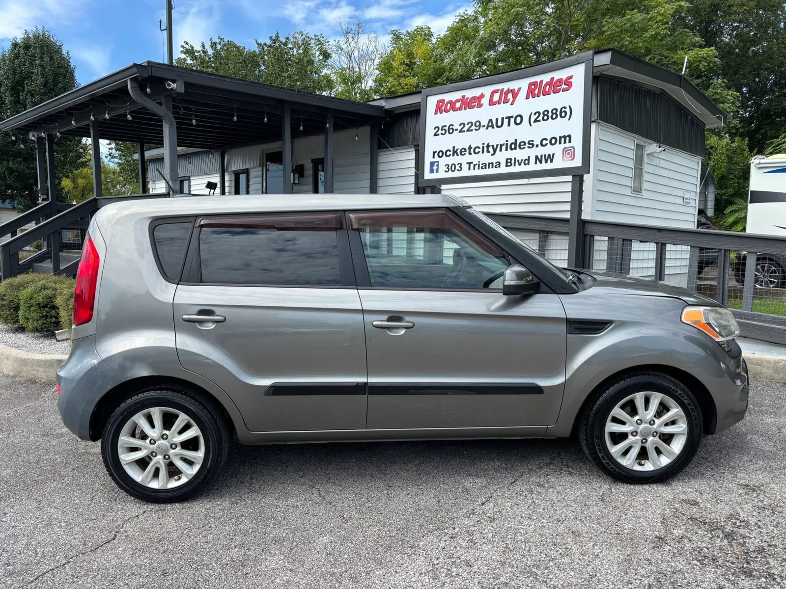 Used 2012 Kia Soul + FWD image 2