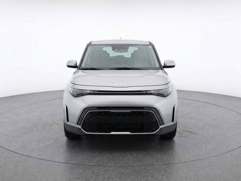 Used 2025 Kia Soul LX w/ LX Technology Package FWD image 2