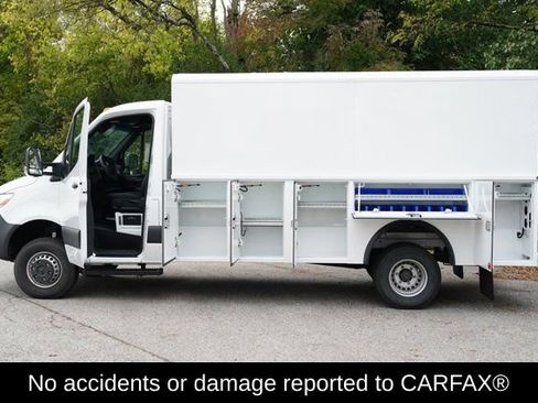 Used 2023 Mercedes-Benz Sprinter 3500 image 2