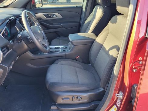 Used 2022 Chevrolet Traverse LT image 17