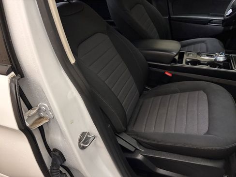 Used 2019 Ford Edge SE image 22