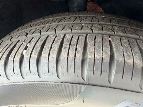 Used 2024 Chrysler Pacifica Limited w/ S Appearance Package FWD image 13