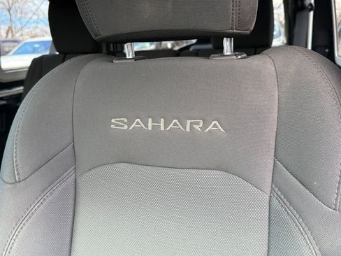 Used 2018 Jeep Wrangler Unlimited Sahara w/ Dual Top Group image 19