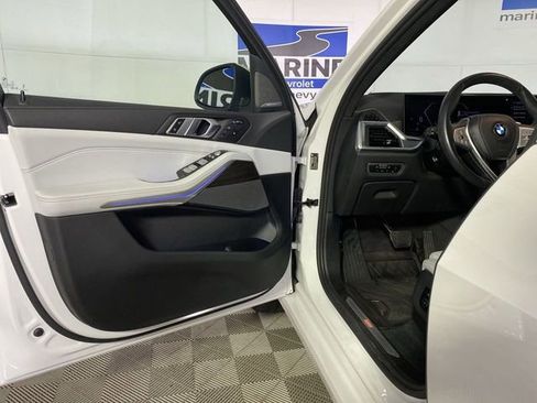 Used 2023 BMW X7 xDrive40i w/ Premium Package image 29