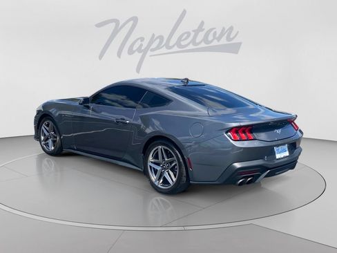 Used 2025 Ford Mustang Coupe RWD image 3
