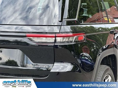 Certified 2023 Jeep Grand Cherokee Limited AWD/4WD image 11