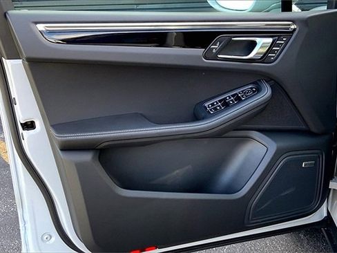 New 2026 Porsche Macan S image 27