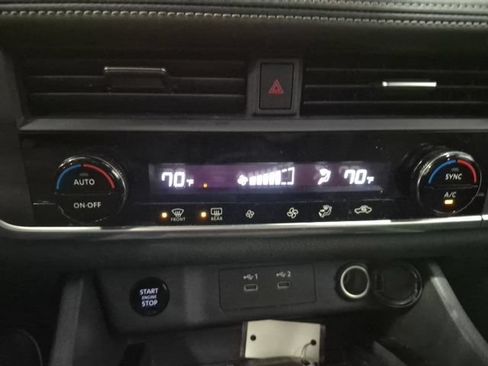 Used 2024 Nissan Rogue SV FWD image 18