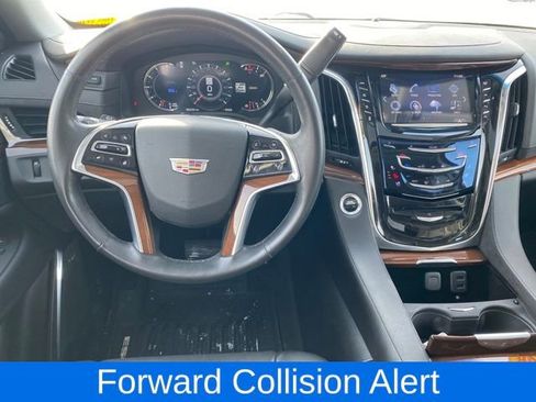Used 2017 Cadillac Escalade Luxury image 7