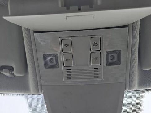 Used 2024 Volkswagen Tiguan SE FWD image 7