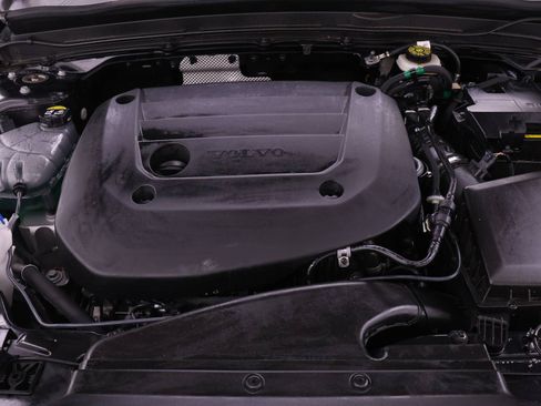 Certified 2025 Volvo XC40 B5 Plus image 25