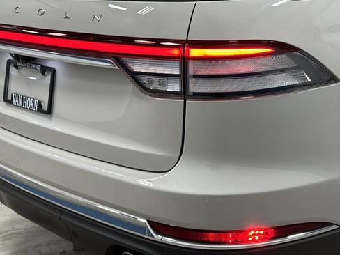 Used 2023 Lincoln Aviator AWD w/ Premium Package image 38
