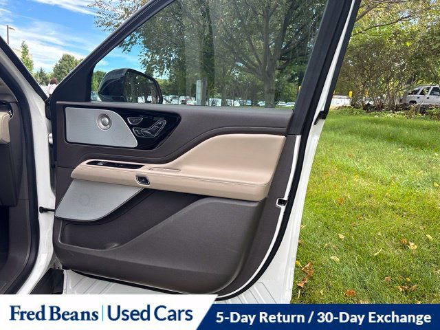 Used 2023 Lincoln Aviator Reserve w/ Equipment Group 201A AWD/4WD image 19