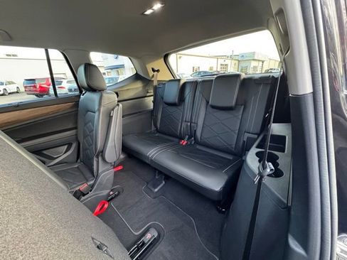 Used 2024 Volkswagen Atlas SE image 18