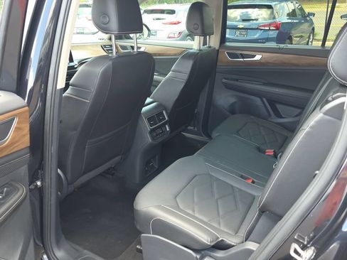 Used 2025 Volkswagen Atlas SE FWD image 23