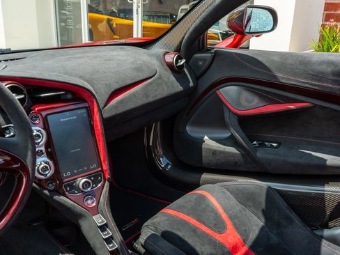 Used 2022 McLaren 765LT RWD image 21