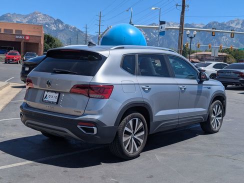 Used 2022 Volkswagen Taos SE AWD/4WD image 4
