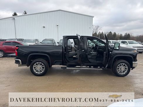 Used 2025 Chevrolet Silverado 2500 LTZ w/ LTZ Plus Package image 40