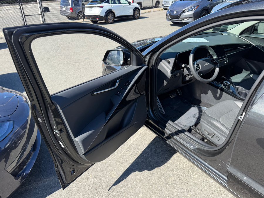Used 2024 Kia Niro Wave FWD image 9